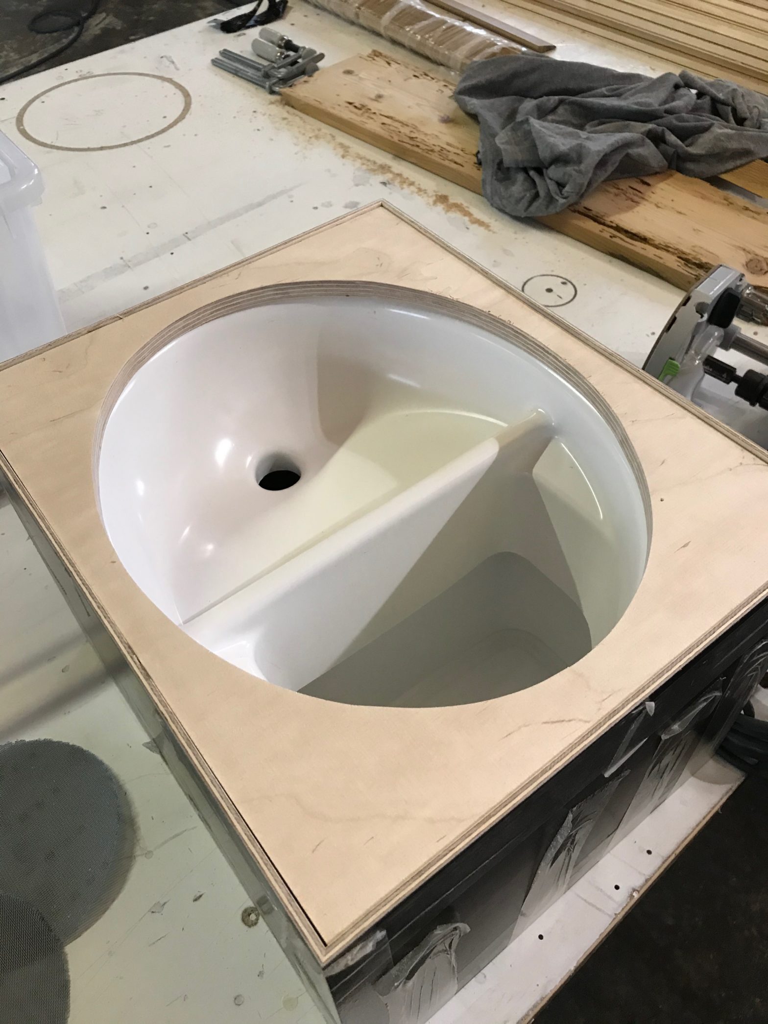 Die DIYTrenntoilette im MiniCamper Camping mit dem Hochdachkombi