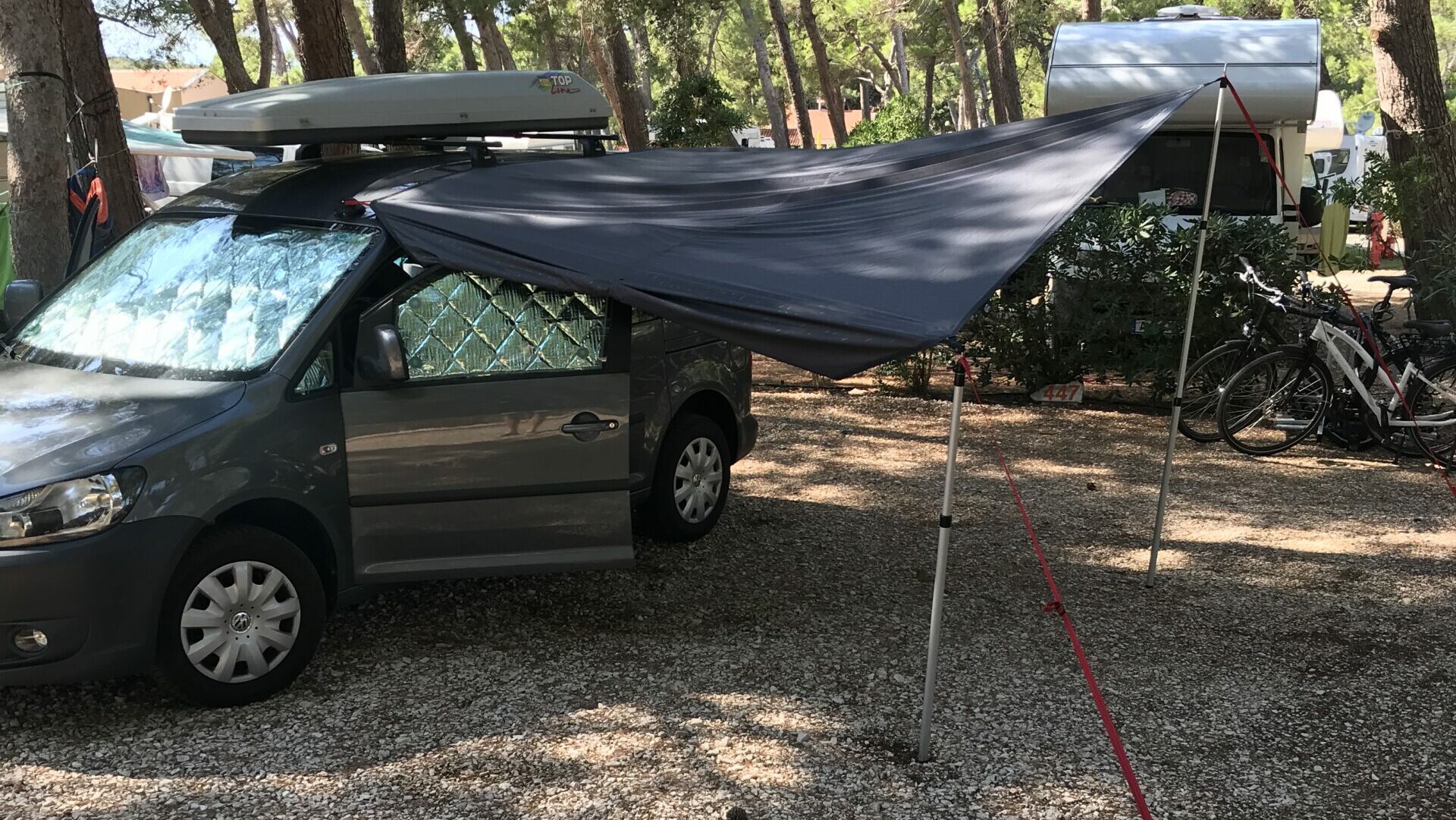 Leichtes Vorzelt für Hochdachkombi und Minicamper: Das Qeedo Motor Tarp Van  – Camping mit dem Hochdachkombi